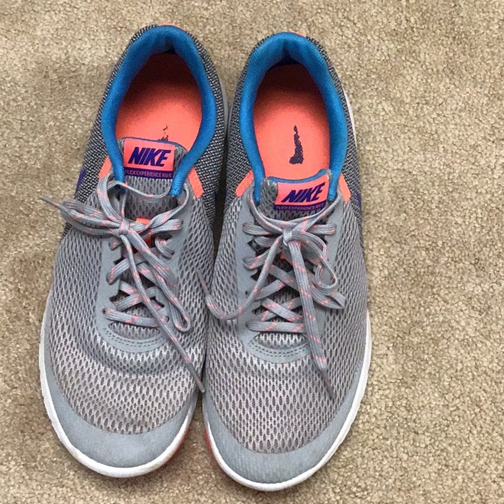 Nike flex experience women’s size 11